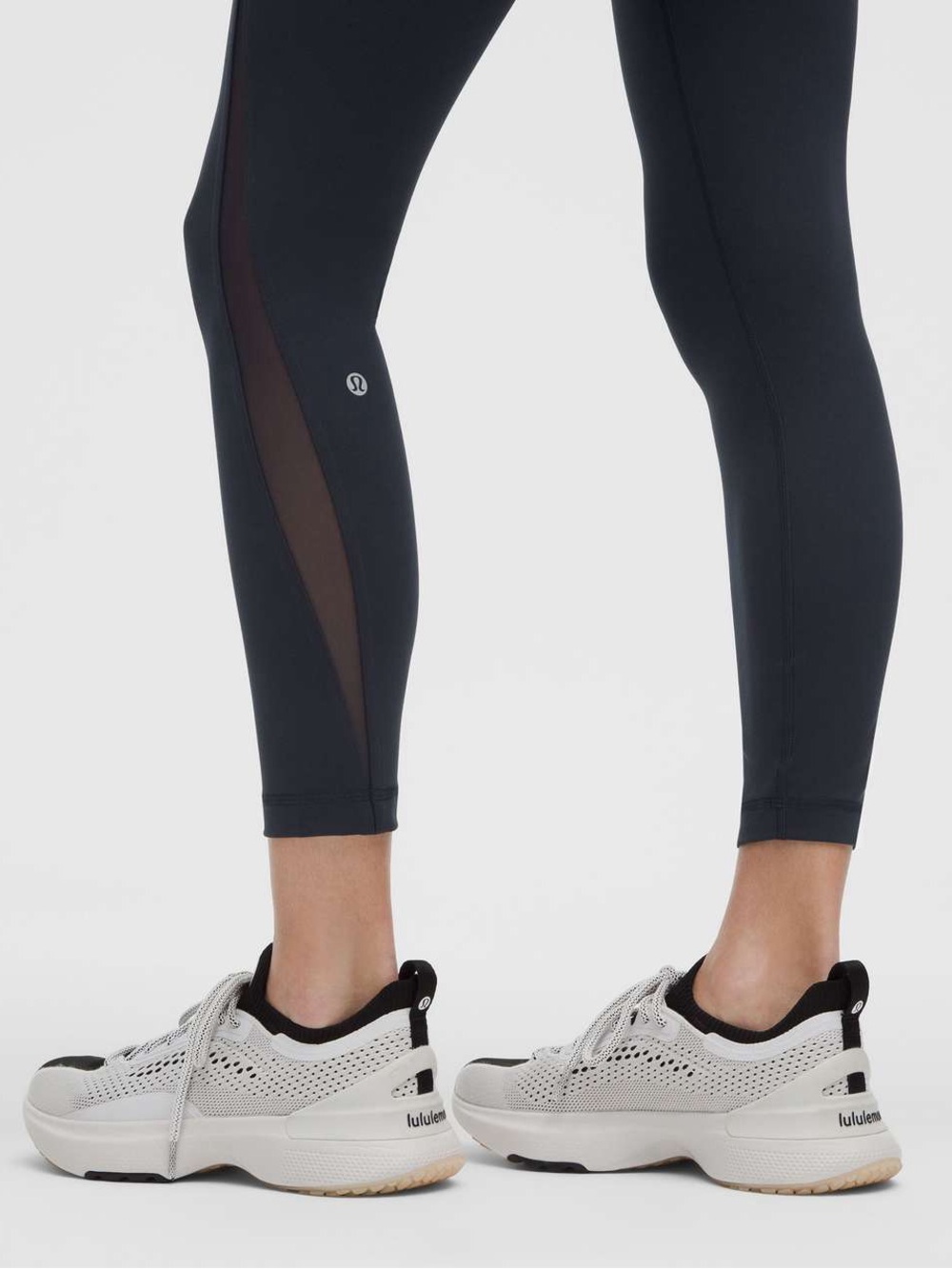 Lululemon Wunder Train High-Rise Tights 25" (Mesh Panel Edition)
Size: 4